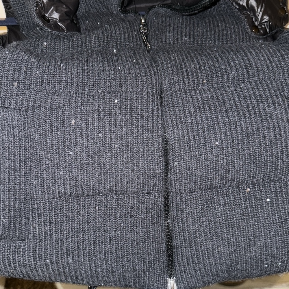 Sleeveless jacket - Picture 2 of 5